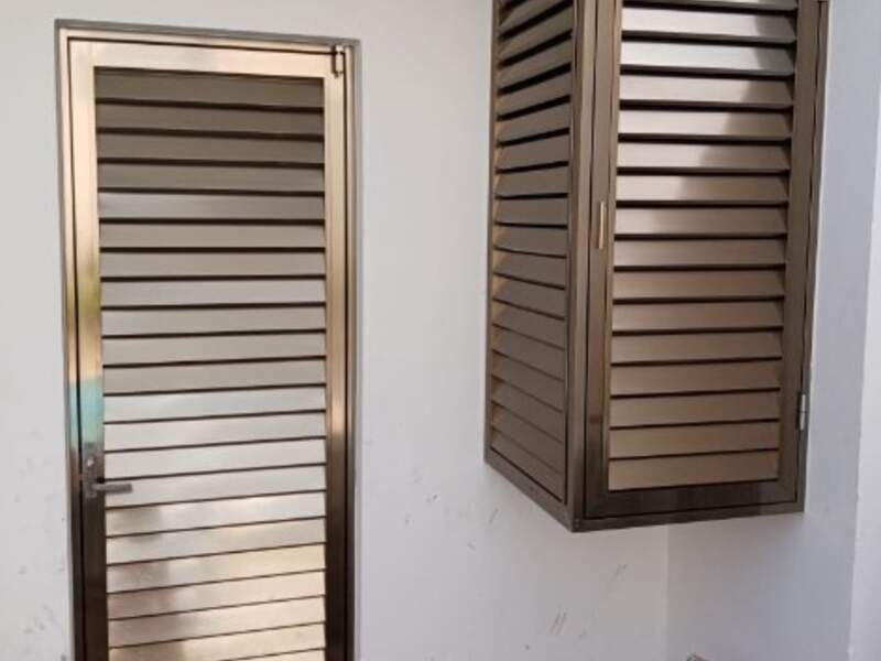 Puerta y gabinete tipo louver en Hidalgo