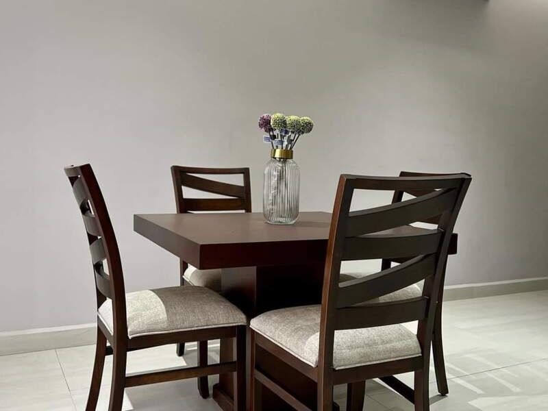 Comedor Malta cuadrado 