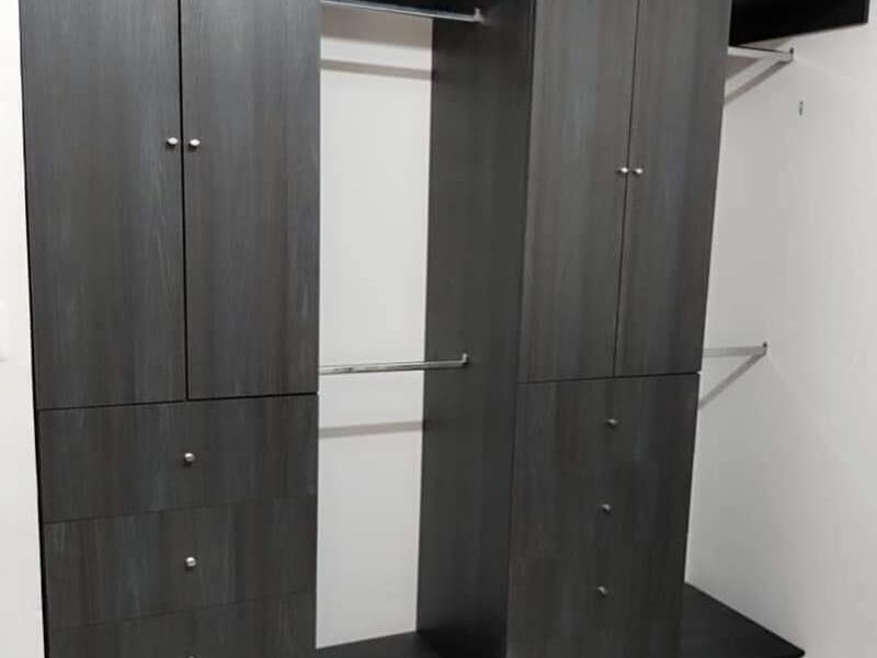Closet gris 