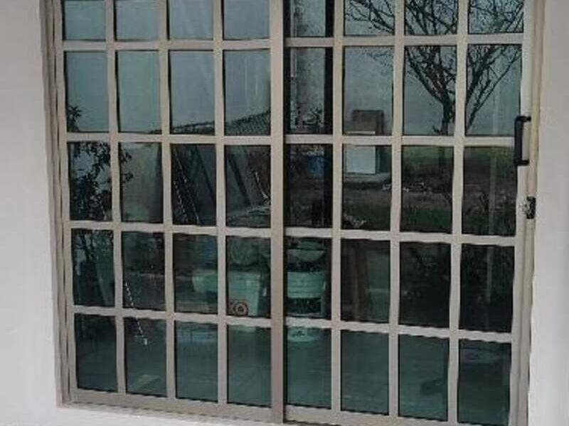 Cancel cuadriculado corredizo en Toluca