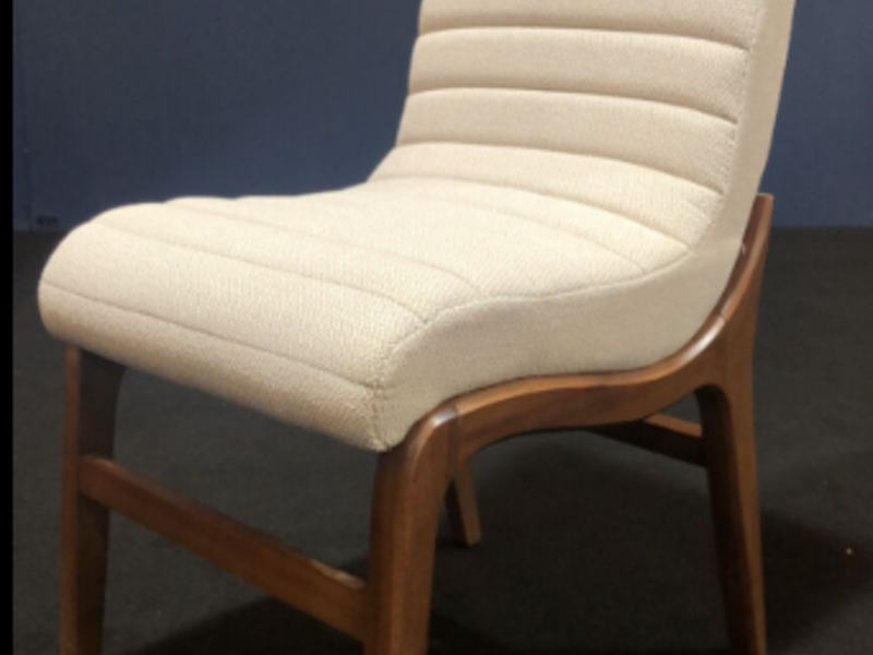 Silla Crema sin descansa brazos