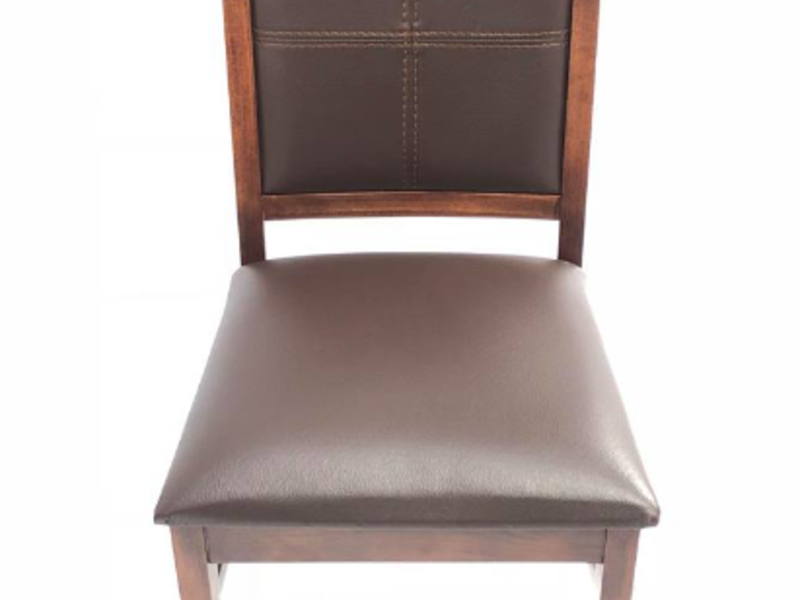Silla tapizada en cuerina