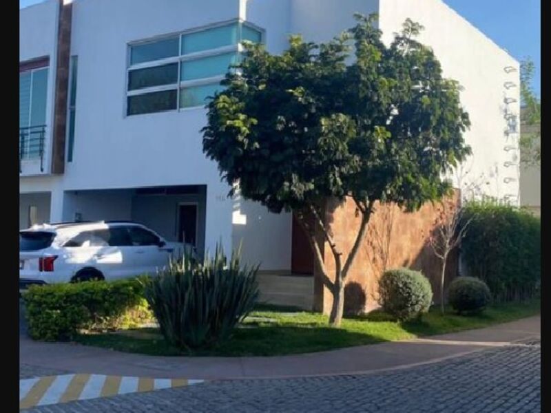 Casa en Renta en Althea, Solares