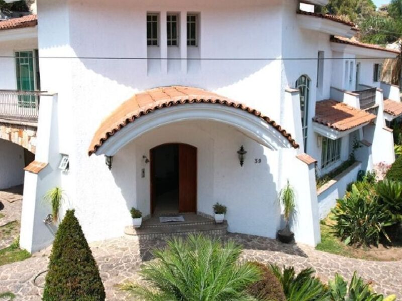 Casa en Venta en Coto Privado, Col. Loma Real