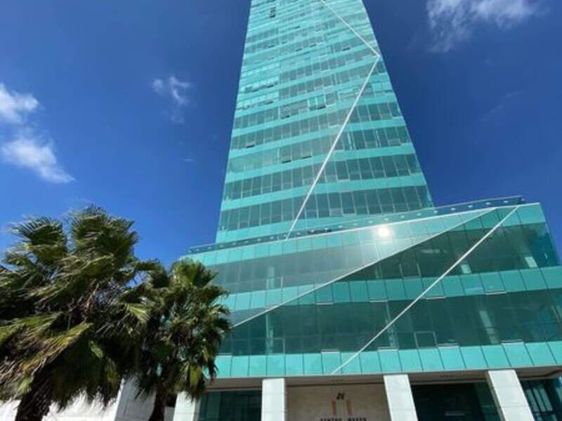 Renta oficina Plaza Americas