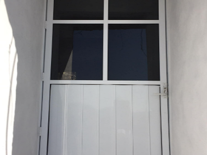 Puerta de aluminio color blanco Tlaxcala