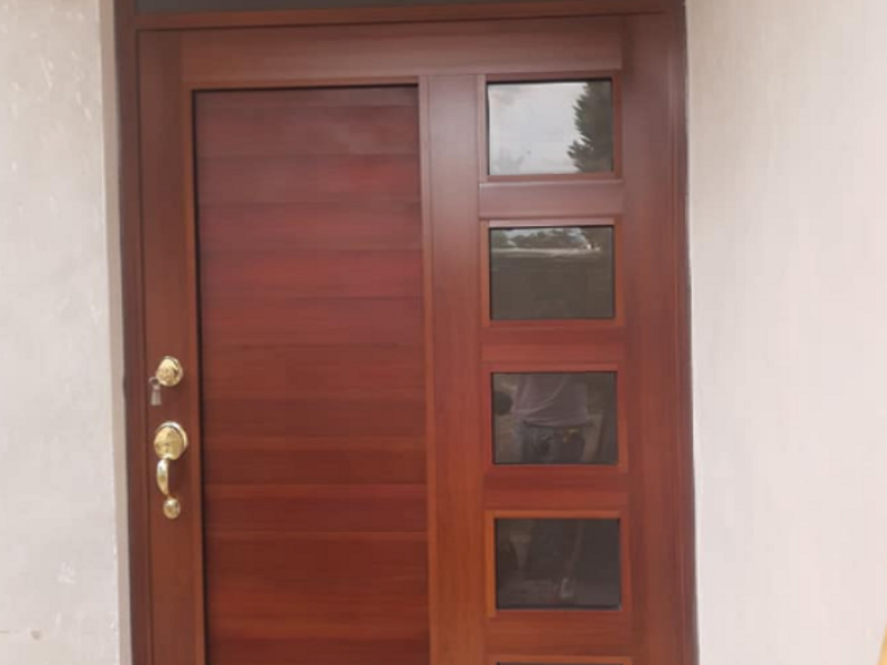Puerta de madera café Tlaxcala