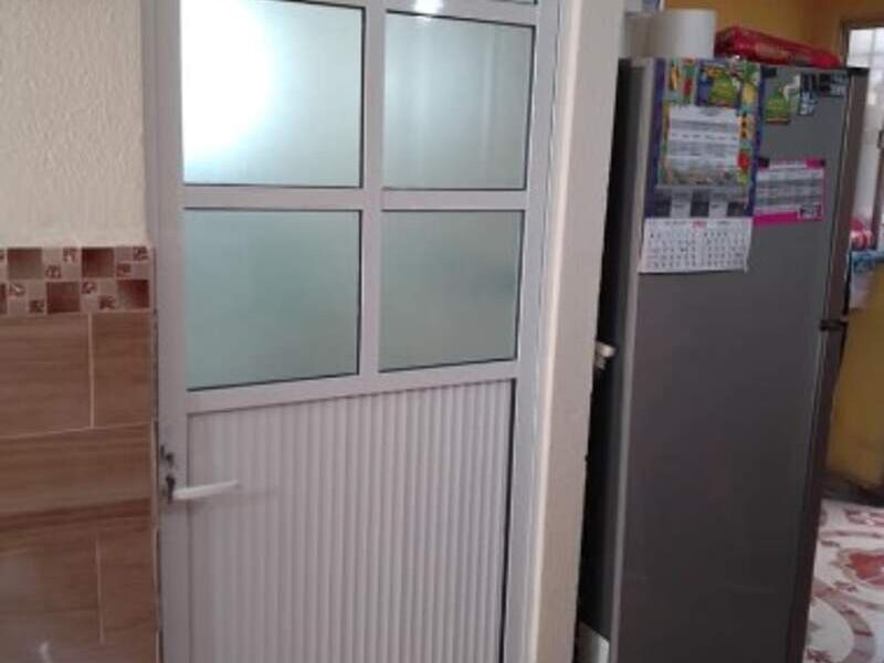 Puerta de aluminio en México