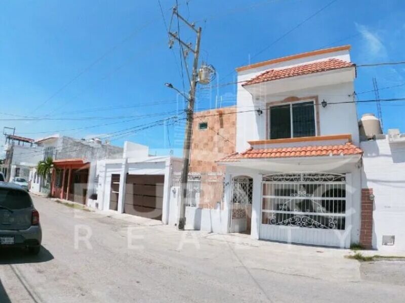 Renta casa Col. Maderas