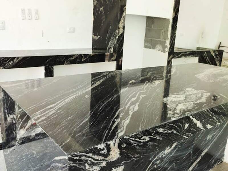 Revestimiento granito negro cocina interior