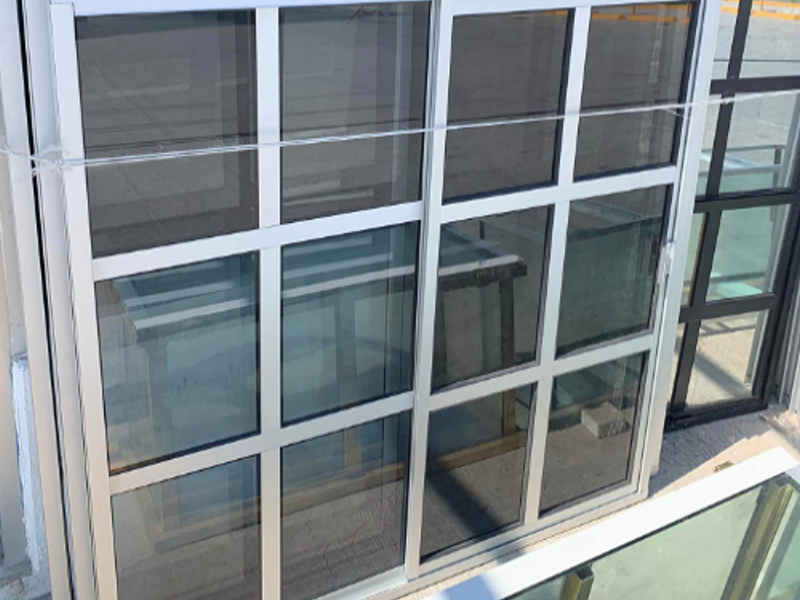Ventana cuadricular aluminio blanco Matamoros