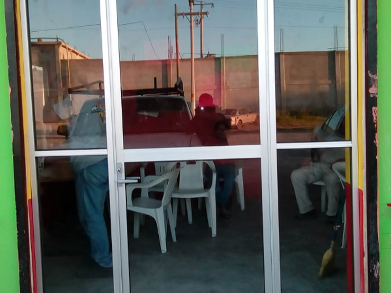 Puerta aluminio y vidrio templado Tamaulipas