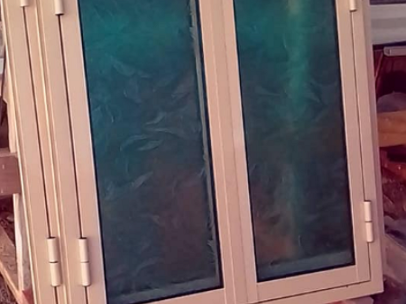 Ventana cuadricular aluminio rosa Matamoros