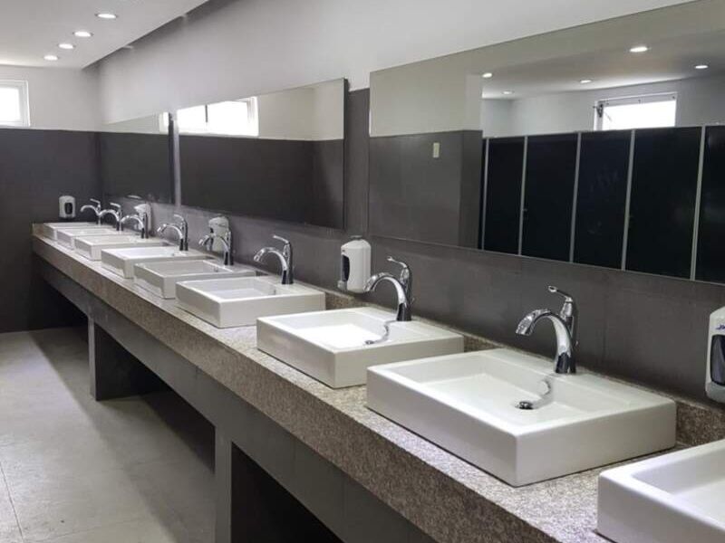 Remodelación sanitarios centr com. México