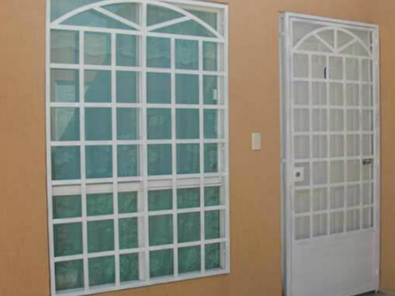 Puerta cuadricular de aluminio blanco Tepic