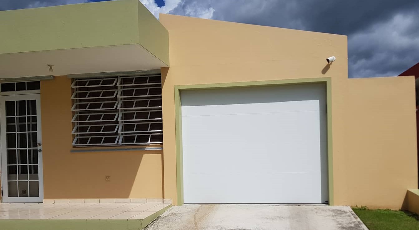 Porton de garaje blanco México