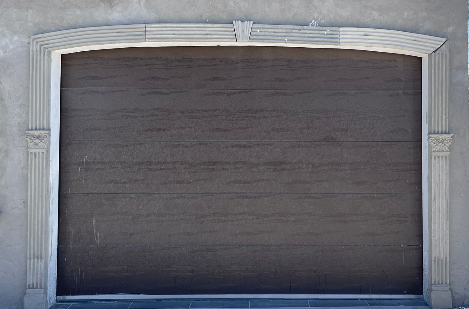Puerta de garaje de seguridad gris México