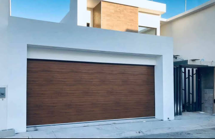 Puerta de garaje estilo madera México