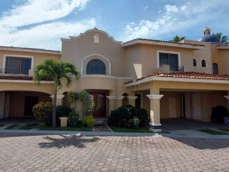 Venta residencia Av Universidad