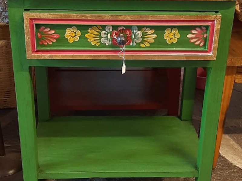 Buró decorado verde México