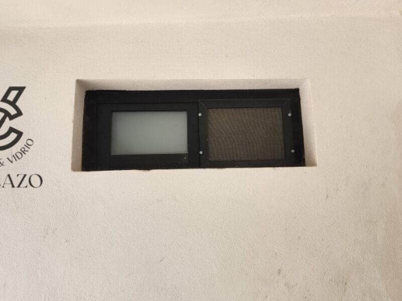 Ventanitas de aluminio negro Rincón de Romos