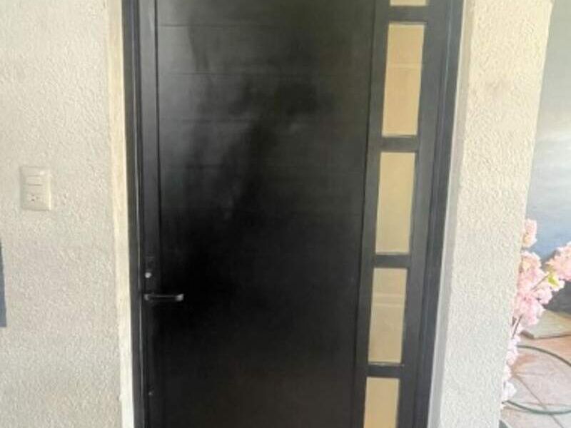 Puerta de aluminio Ciudad del Carmen
