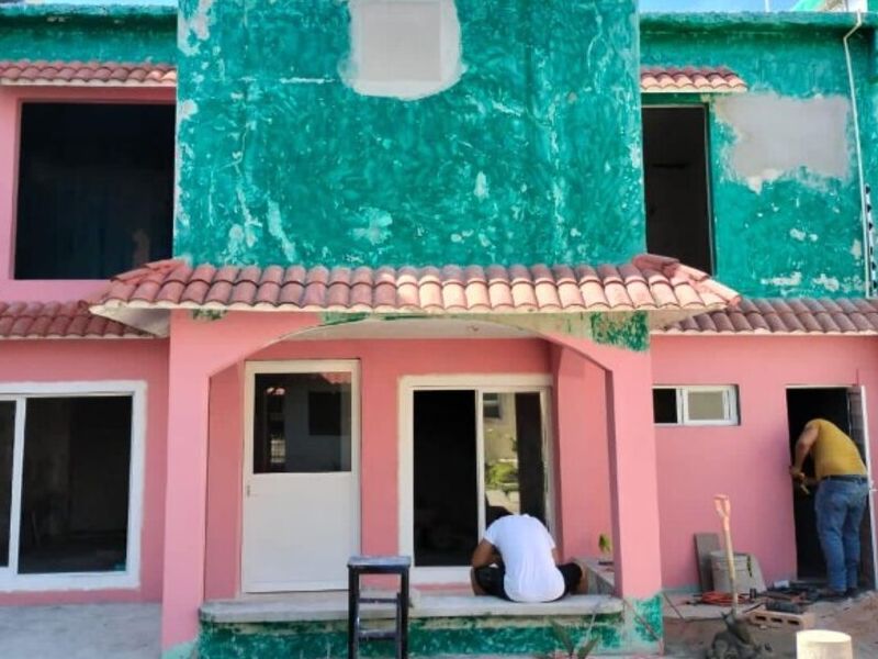 Ventanas y puertas en tono blanco Campeche