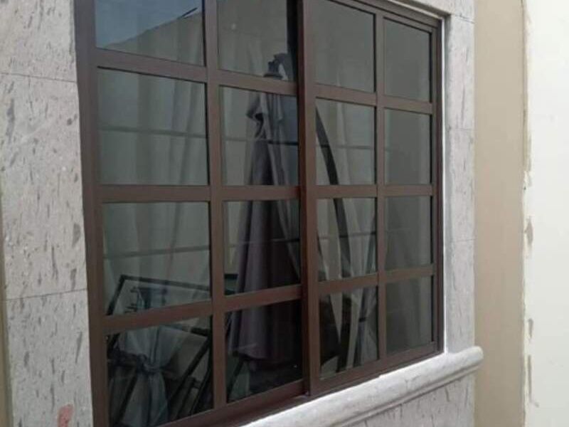 Ventana de aluminio cuadricula Campeche