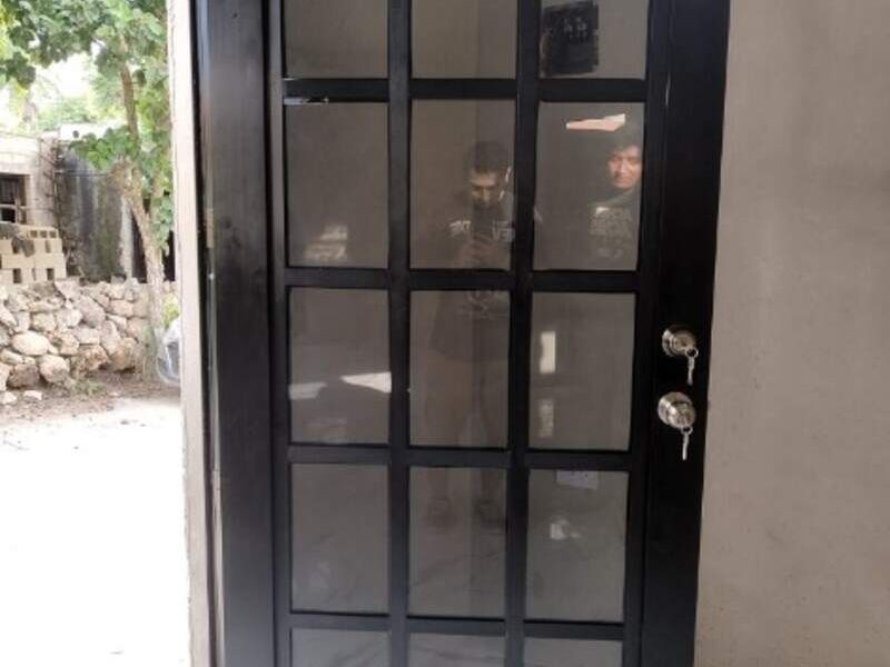 Puerta de aluminio para frente Campeche