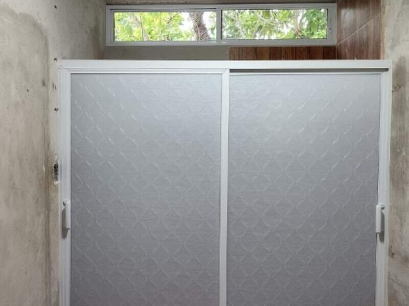 Cancel de baño y ventana Campeche