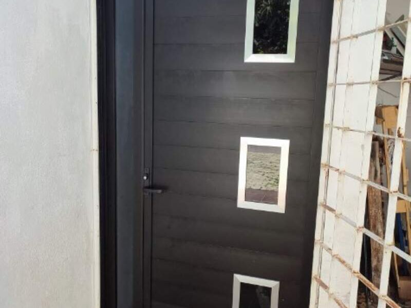 Puerta tipo abatible Hecelchakán