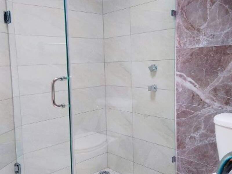 Canceles de baño puerta abatible Querétaro