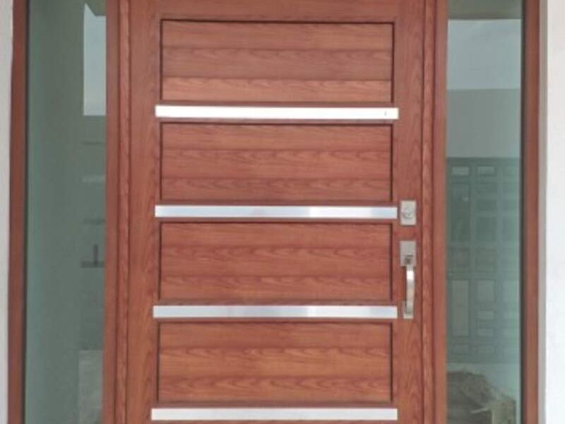 Puerta de aluminio imitación madera Querétaro