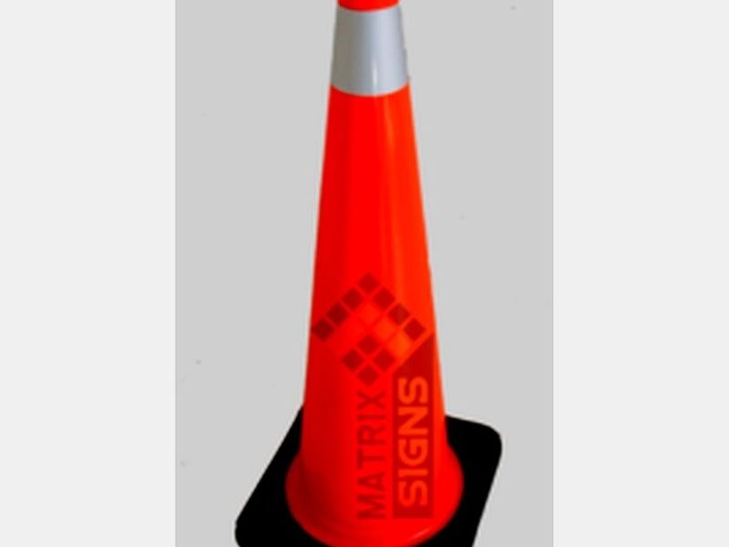 Cono Naranja 91 cm Base Negra Saltillo