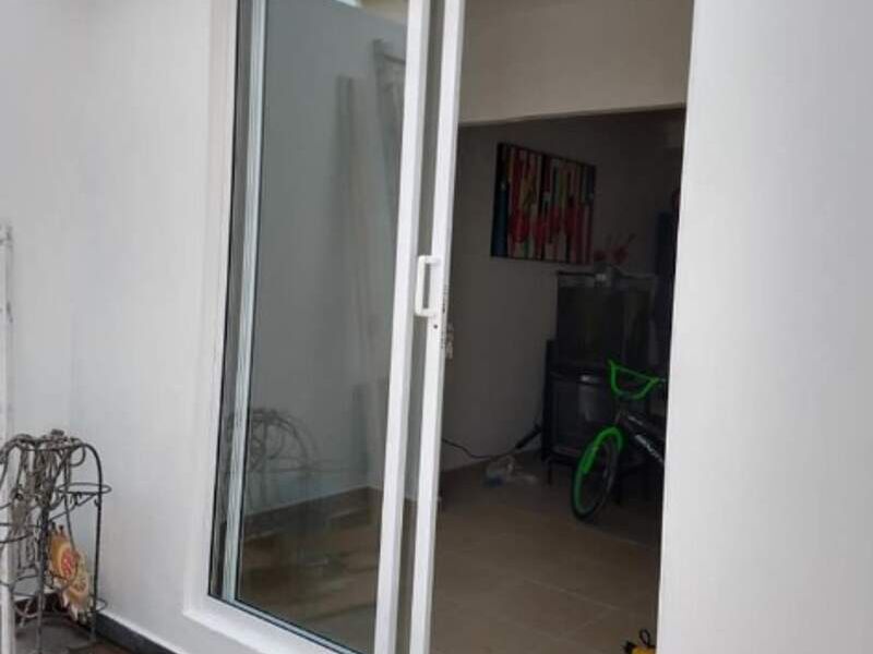 Cancel con vidrio claro Villa Cuauhtémoc