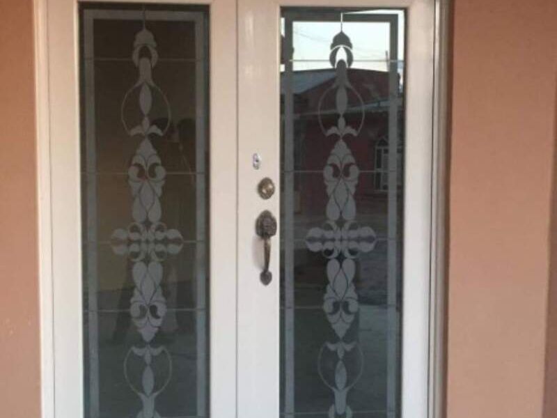 Puerta doble abatible de aluminio Jalisco