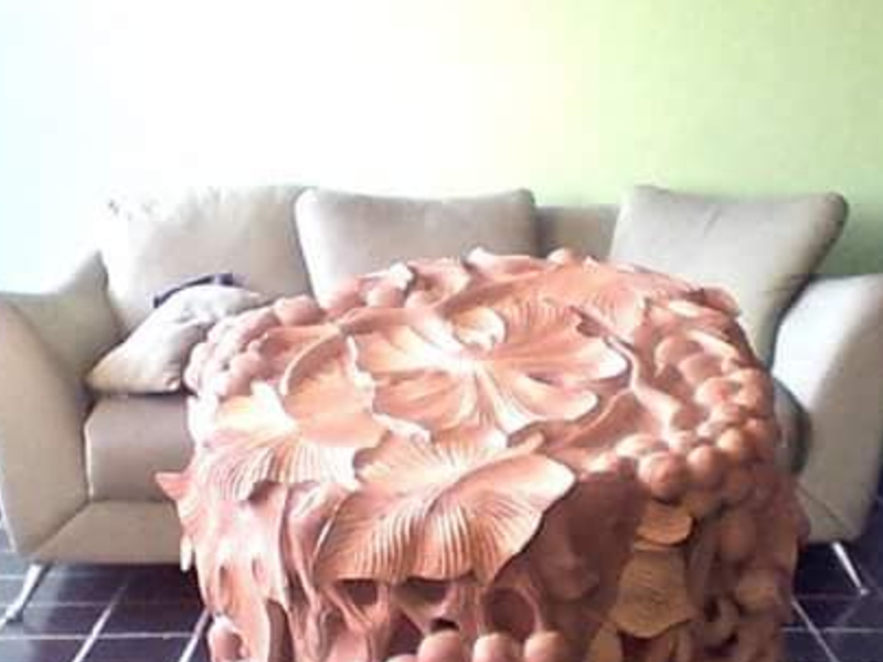 Mesa tallada uvas Guadalajara