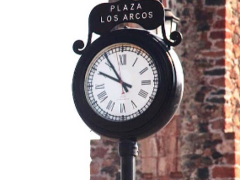 Poste con reloj Querétaro México