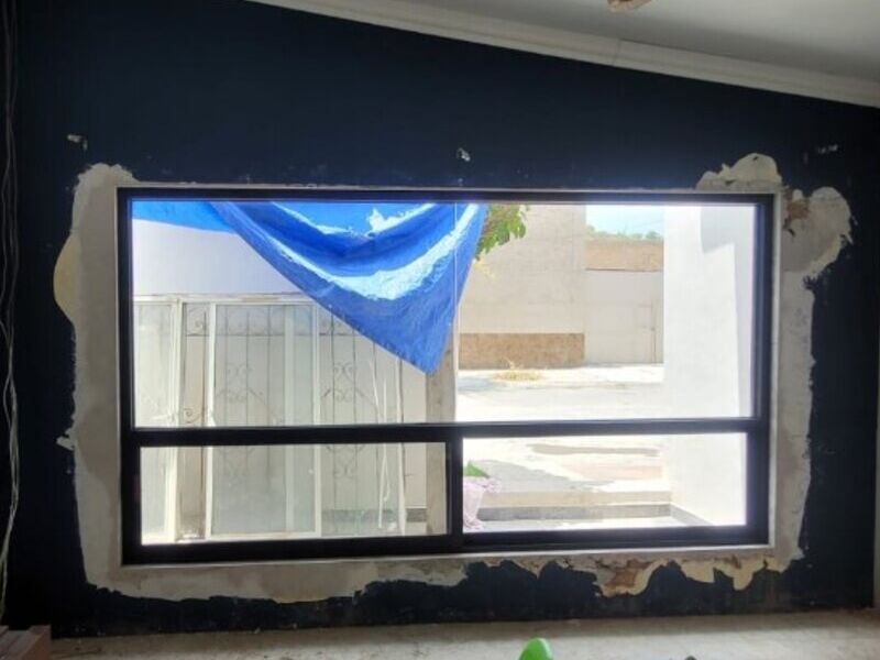 Ventana de aluminio con fijos Durango