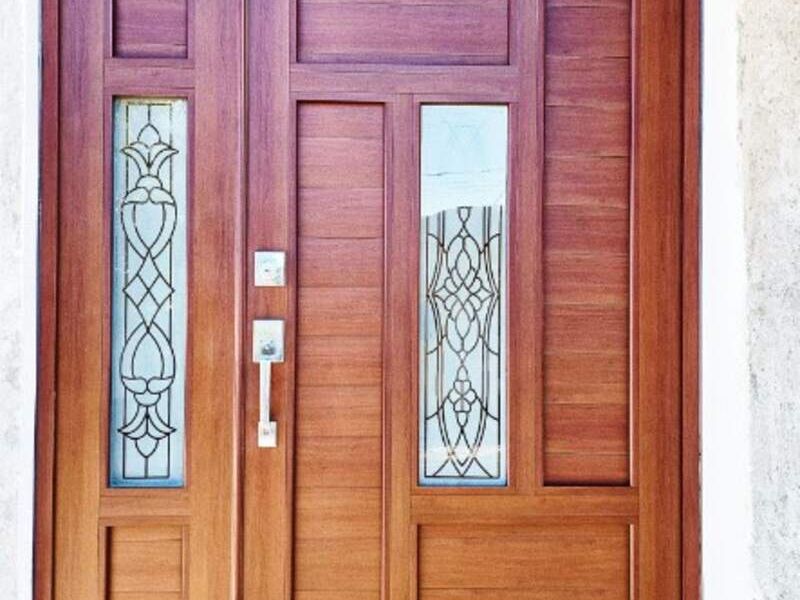 Puerta en Aluminio color nogal Cadereyta
