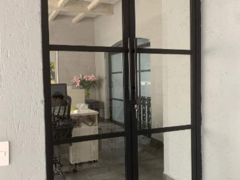 Canceleria de aluminio cuadriculada CDMX