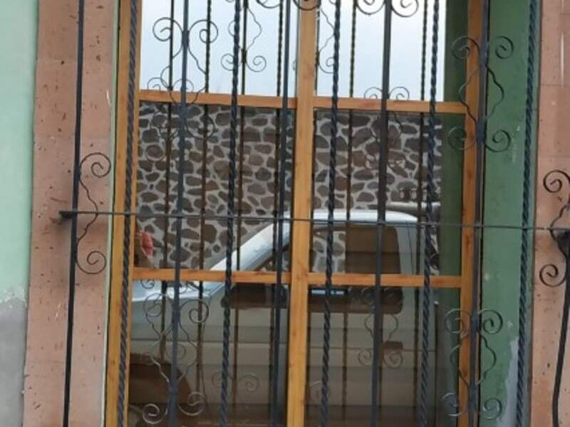 Ventana en simulación madera México