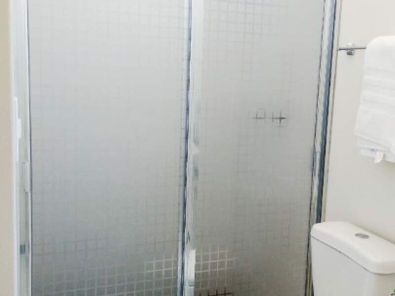 Cancel de baño de aluminio brillante Irapuato
