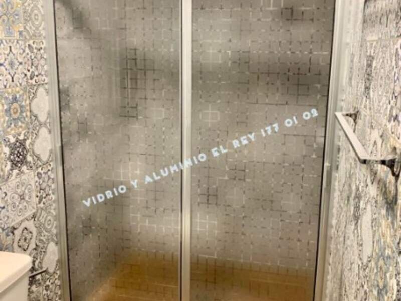 Cancel para baño en color aluminio Monclova