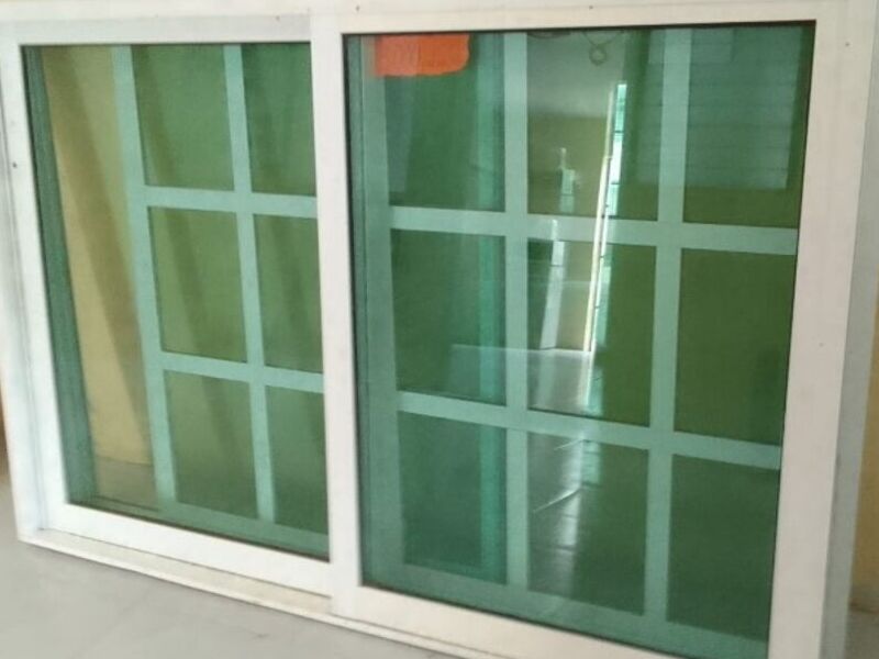 Ventana con vidrio tintex verde Yucatán