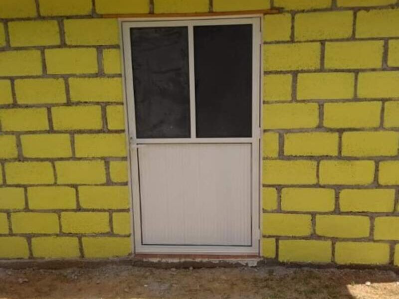 Puerta de aluminio Amanalco