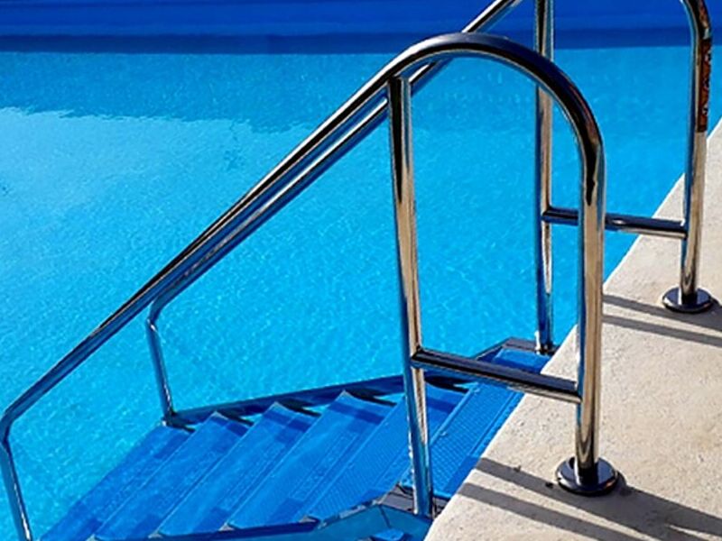 Pasamos para piscina en acero Mérida