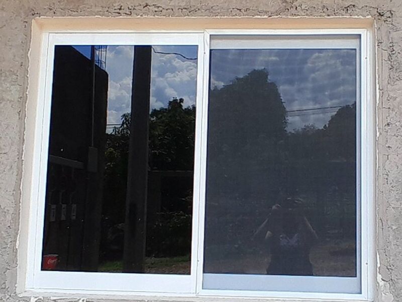 Ventana corrediza con vidrio blanco Tepic