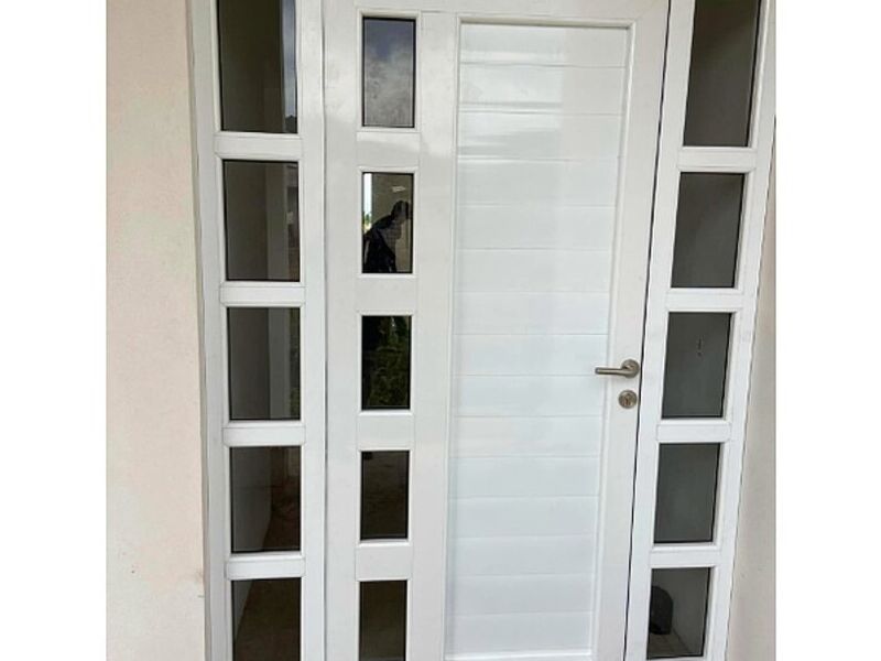 Puerta de aluminio color blanco Nayarit