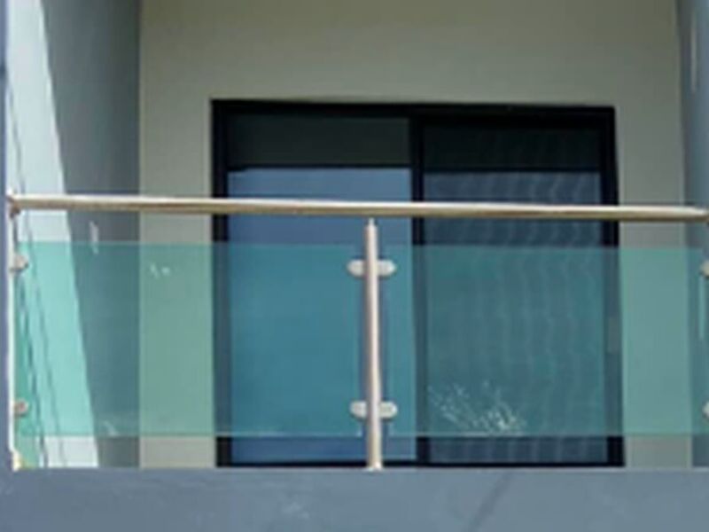 Barandal de aluminio y vidrio templado Tepic